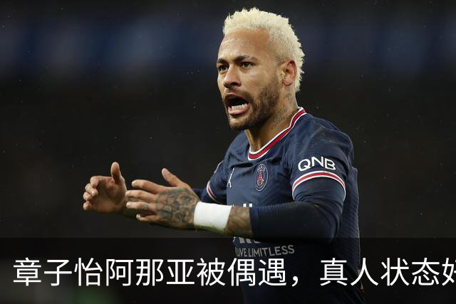 章子怡阿那亚被偶遇，真人状态好到爆短发干练，骨相美人从不怕怼脸拍